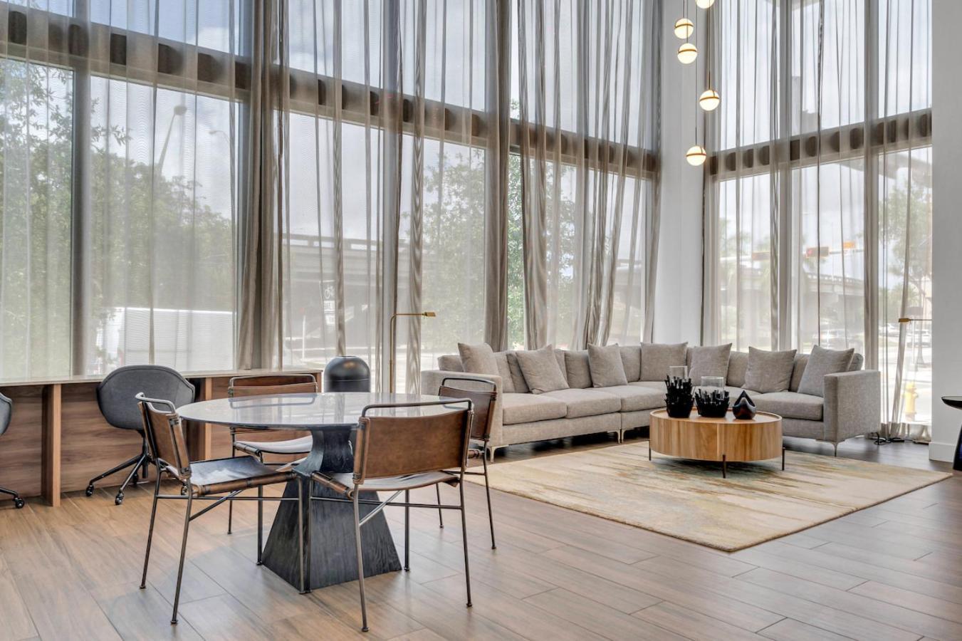 Beautiful Unit With Amazing View & Free Parking Apartamento